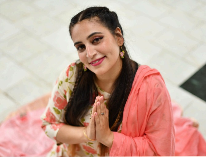 Harikāntā devī dāsi with Jaikrit Speaker Bureau