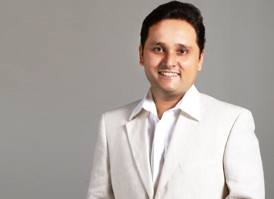 Amish Tripathi speaking