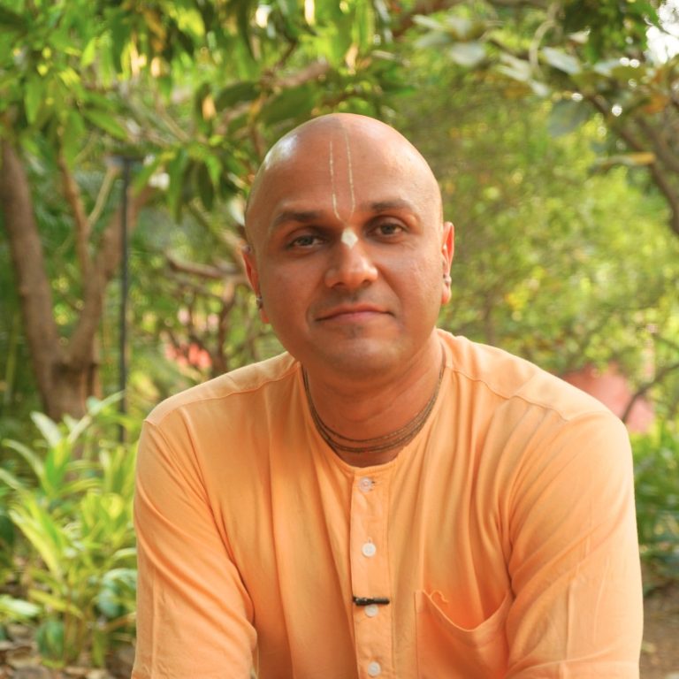 Purushottam Das speaking