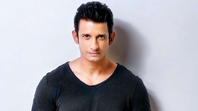 Sharman Joshi speaking