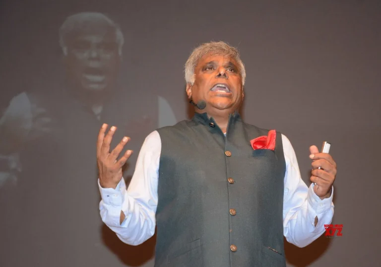 Ashish Vidyarthi speaking
