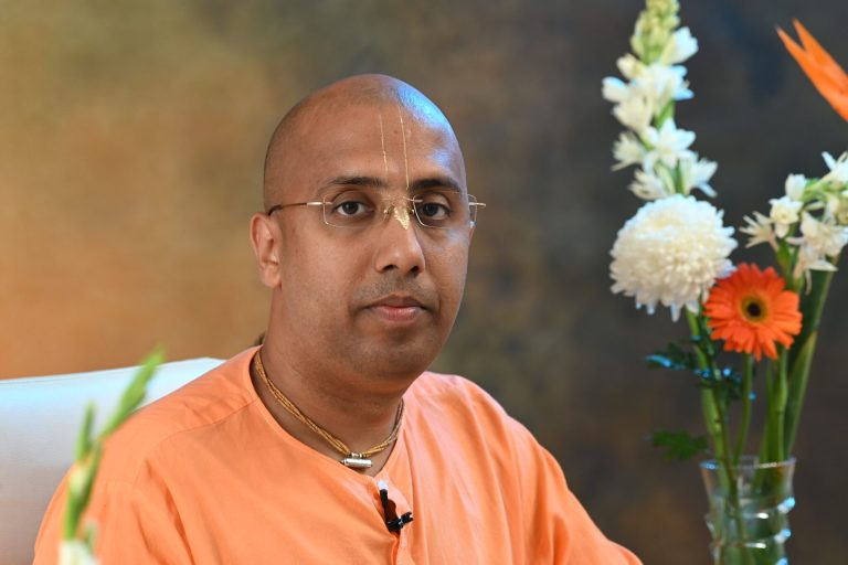 Madan Sundar Das speaking