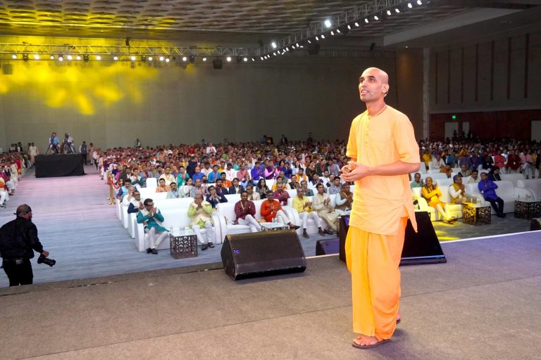 Gauranga Darshan Das speaking