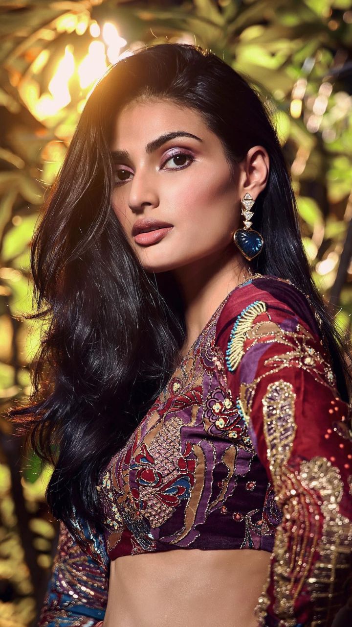 Athiya Shetty speaking