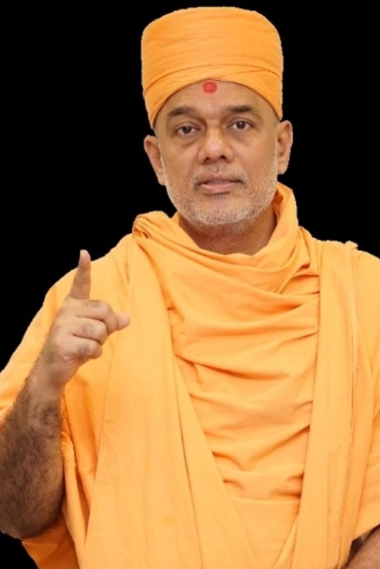 Swami Gyanvatsal speaking